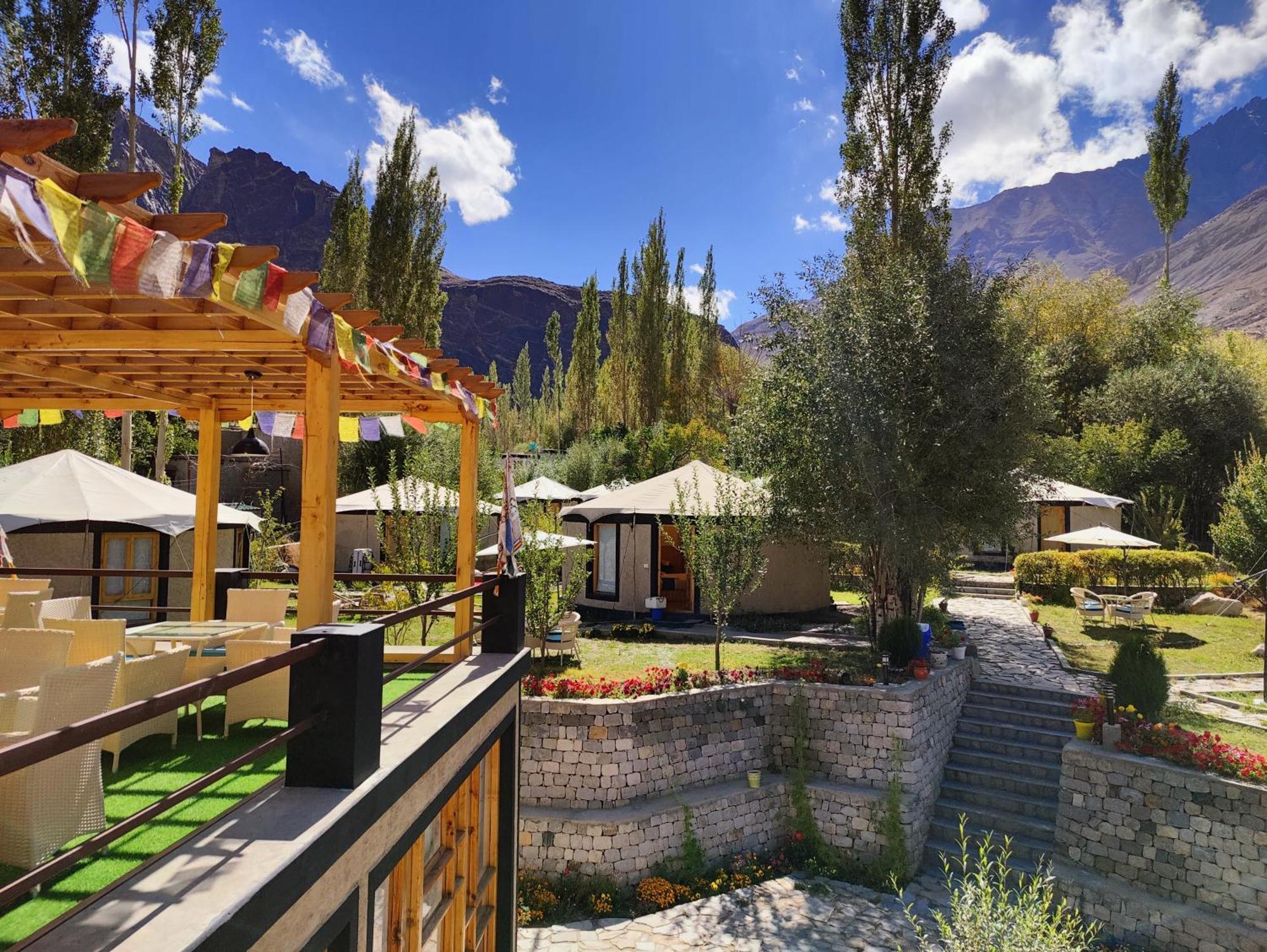 Mystique Meadows Earth Homes Hundar Екстериор снимка